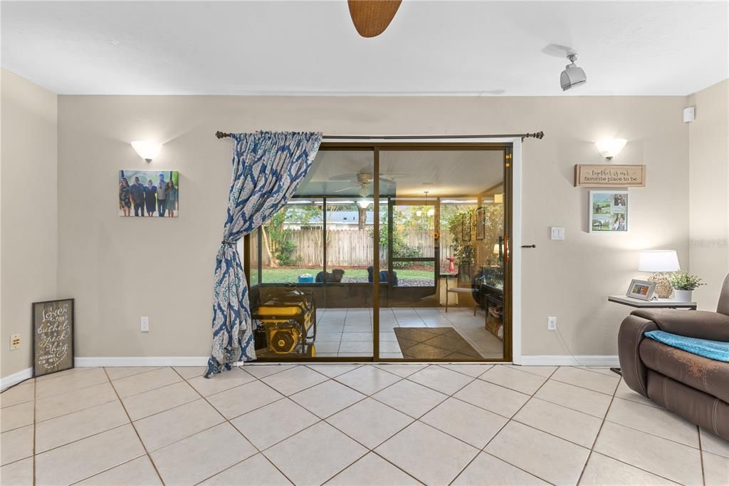 For Sale: $265,900 (2 beds, 2 baths, 1074 Square Feet)