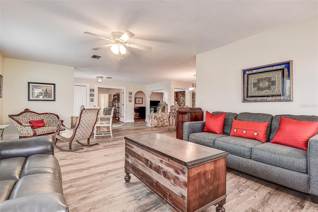 For Sale: $490,000 (4 beds, 3 baths, 3152 Square Feet)