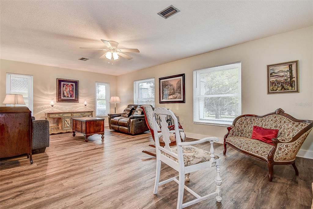 For Sale: $490,000 (4 beds, 3 baths, 3152 Square Feet)