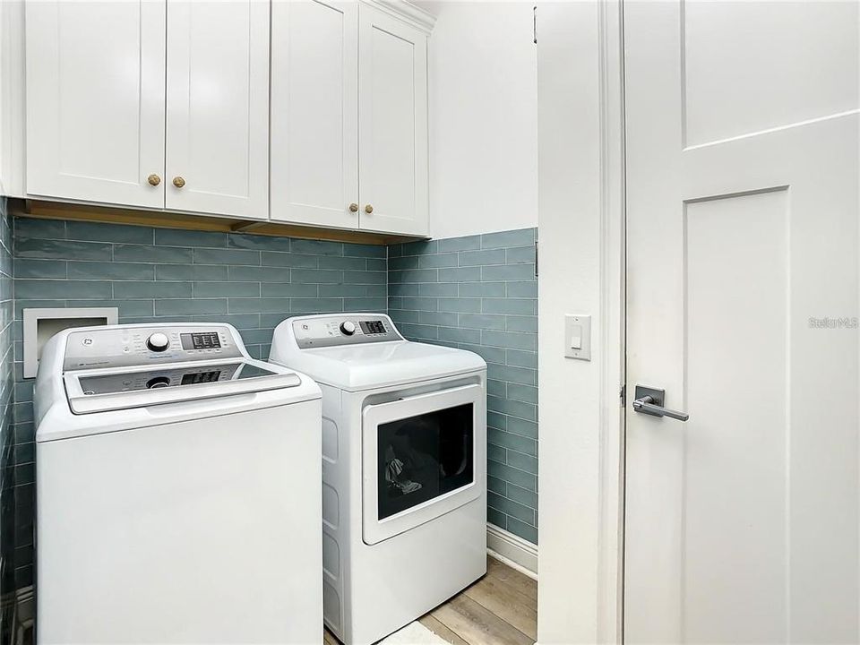 Activo con contrato: $1,400,000 (4 camas, 3 baños, 3014 Pies cuadrados)