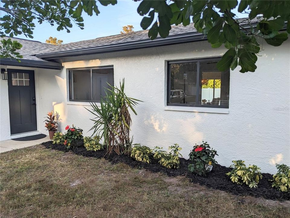 合同活跃: $399,000 (3 贝兹, 2 浴室, 1185 平方英尺)