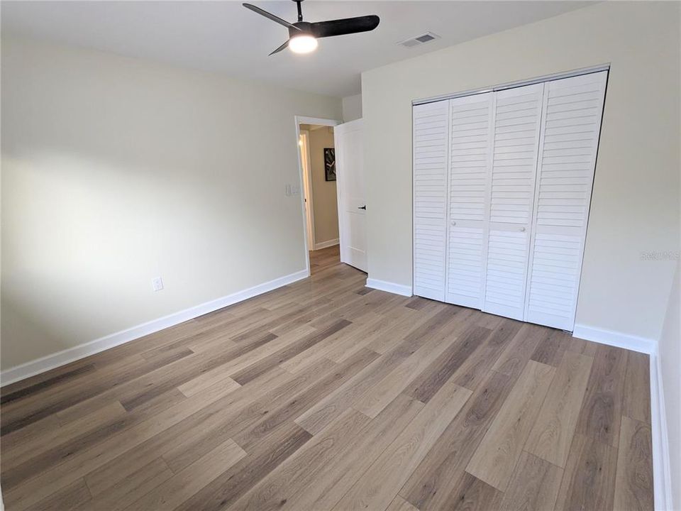 合同活跃: $399,000 (3 贝兹, 2 浴室, 1185 平方英尺)