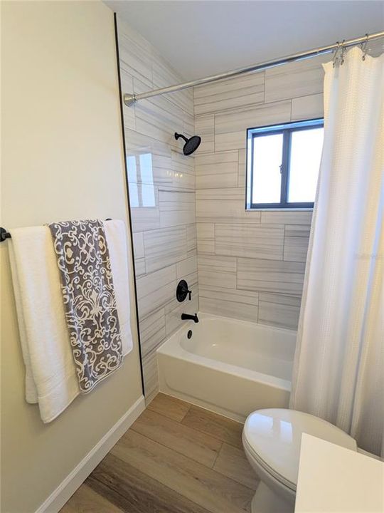 合同活跃: $399,000 (3 贝兹, 2 浴室, 1185 平方英尺)