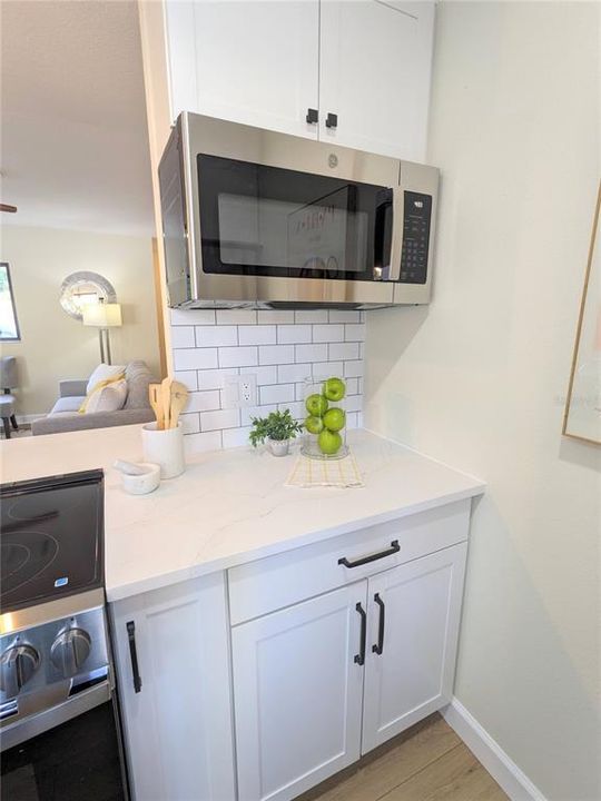 合同活跃: $399,000 (3 贝兹, 2 浴室, 1185 平方英尺)