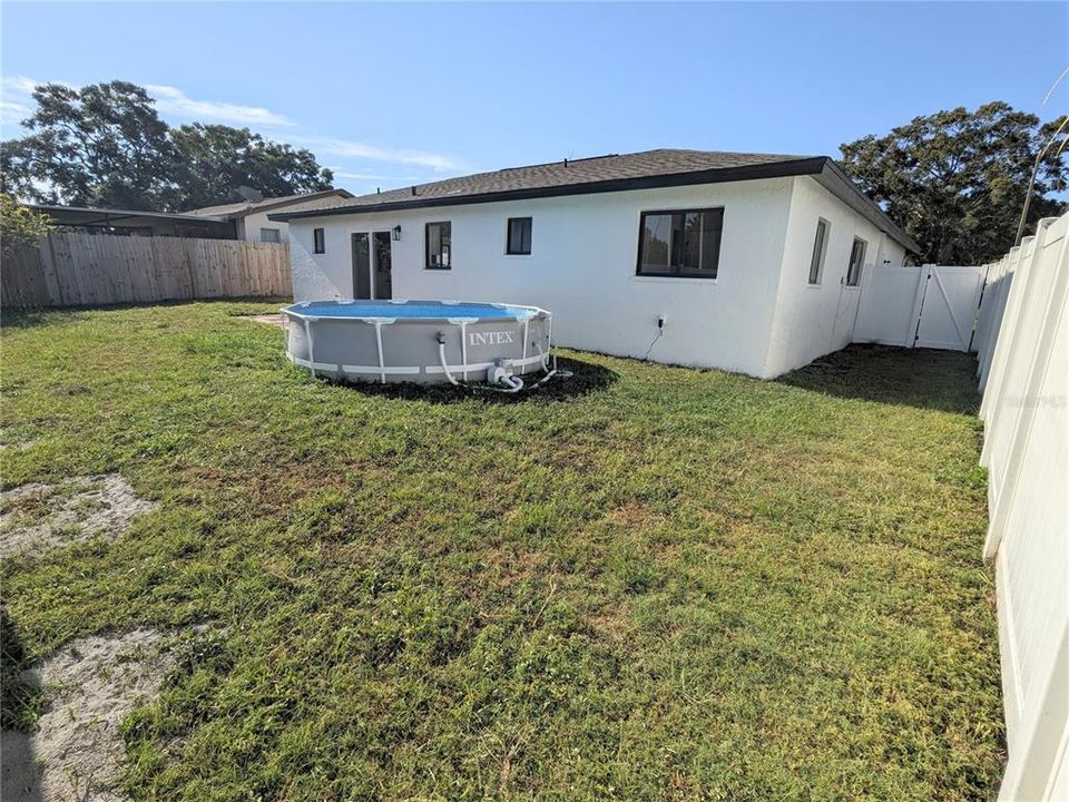 合同活跃: $399,000 (3 贝兹, 2 浴室, 1185 平方英尺)