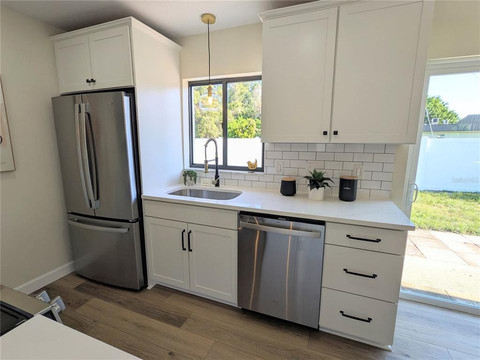 合同活跃: $399,000 (3 贝兹, 2 浴室, 1185 平方英尺)