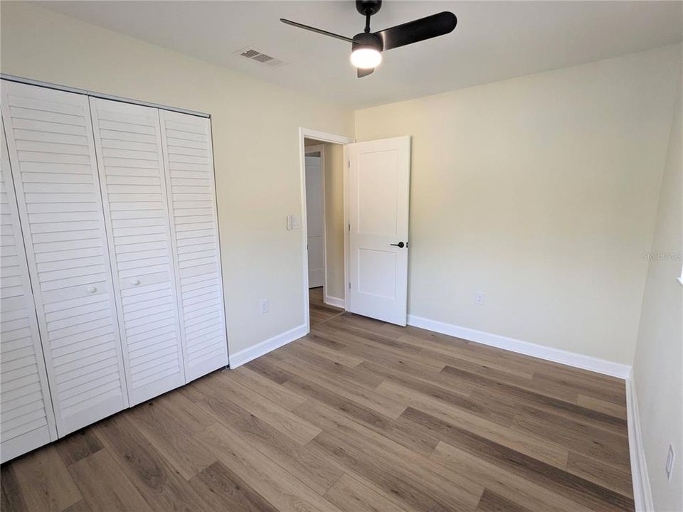 合同活跃: $399,000 (3 贝兹, 2 浴室, 1185 平方英尺)