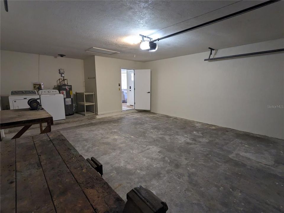 合同活跃: $399,000 (3 贝兹, 2 浴室, 1185 平方英尺)