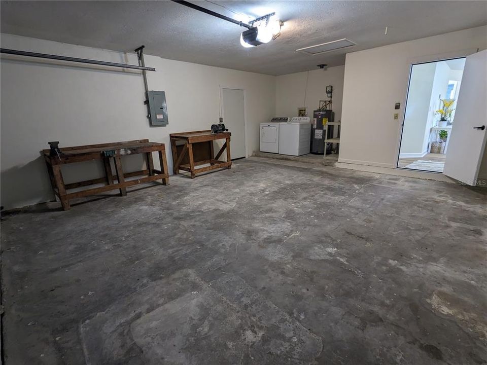 合同活跃: $399,000 (3 贝兹, 2 浴室, 1185 平方英尺)