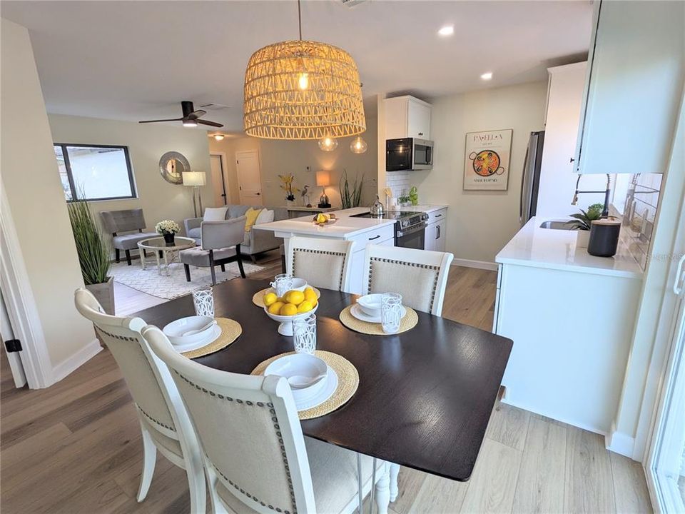 合同活跃: $399,000 (3 贝兹, 2 浴室, 1185 平方英尺)