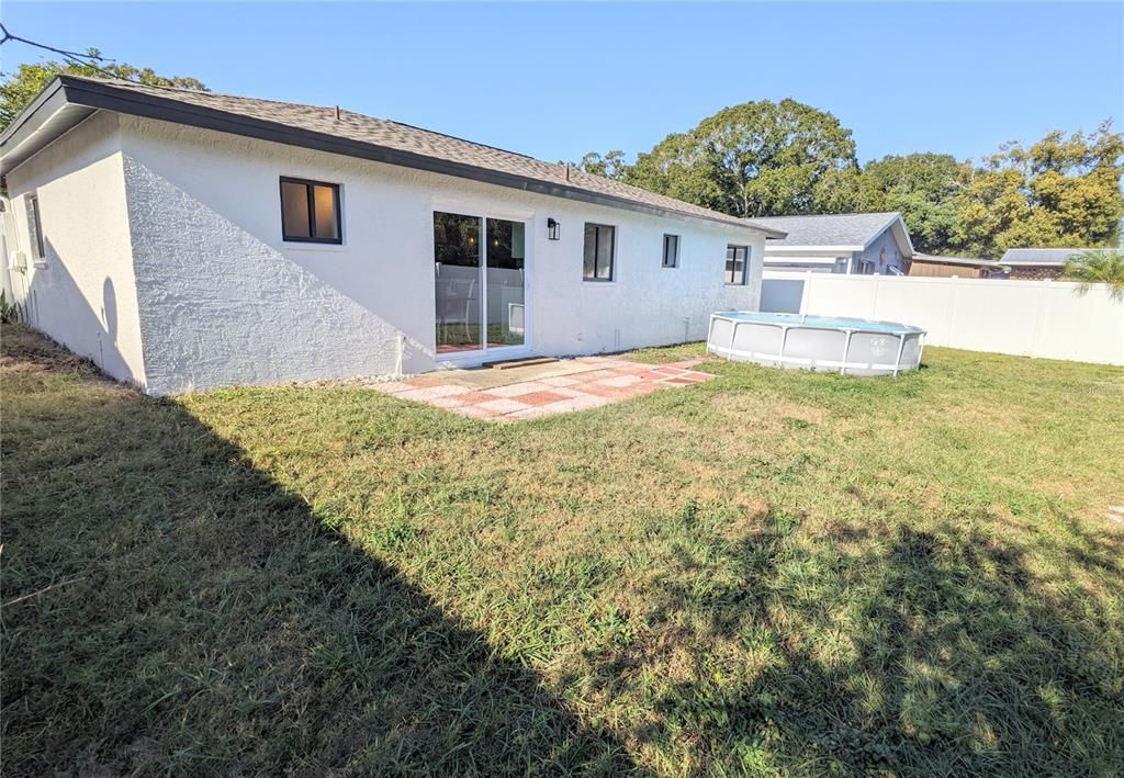 合同活跃: $399,000 (3 贝兹, 2 浴室, 1185 平方英尺)