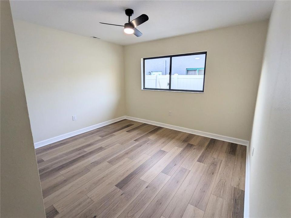 合同活跃: $399,000 (3 贝兹, 2 浴室, 1185 平方英尺)