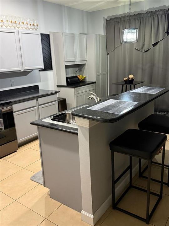 For Rent: $2,200 (3 beds, 2 baths, 1960 Square Feet)