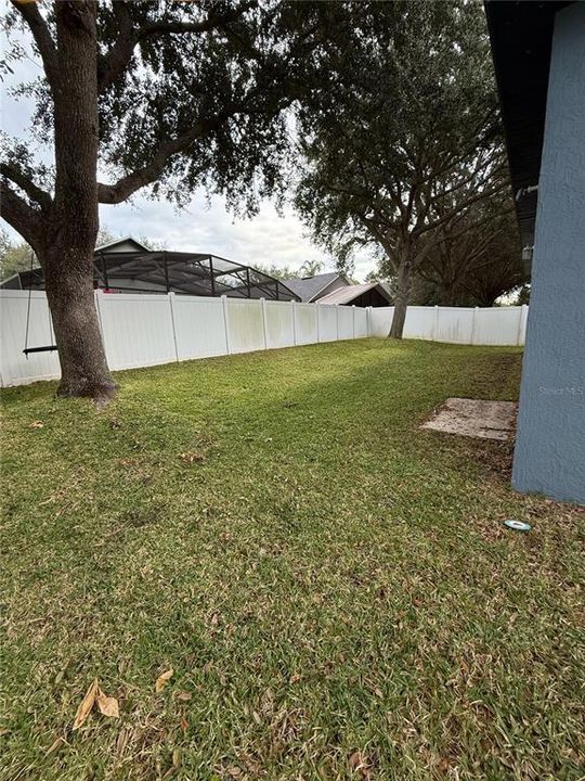 For Rent: $2,200 (3 beds, 2 baths, 1960 Square Feet)