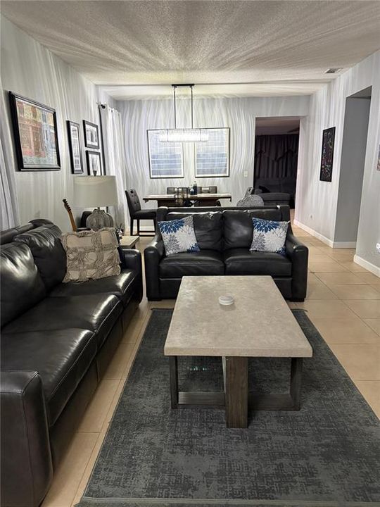 For Rent: $2,200 (3 beds, 2 baths, 1960 Square Feet)