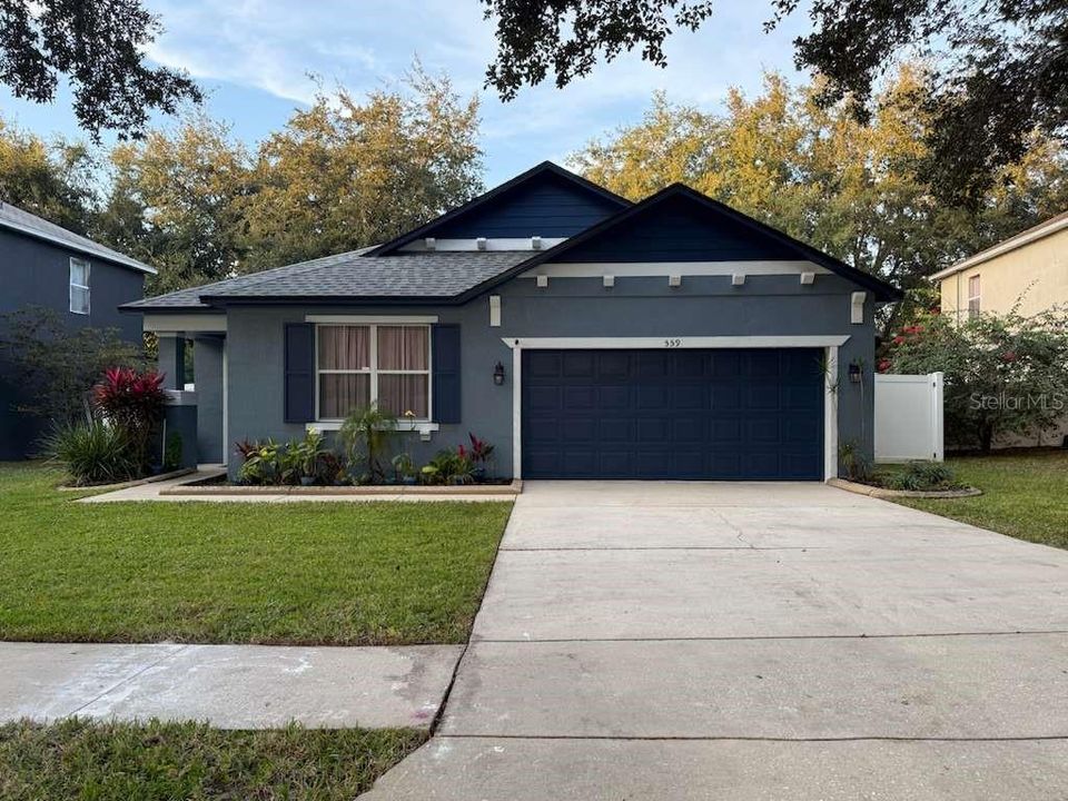 For Rent: $2,200 (3 beds, 2 baths, 1960 Square Feet)