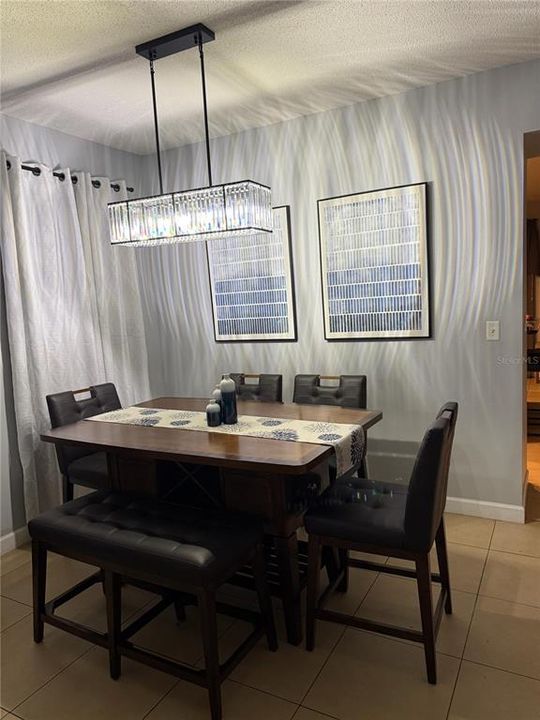 For Rent: $2,200 (3 beds, 2 baths, 1960 Square Feet)