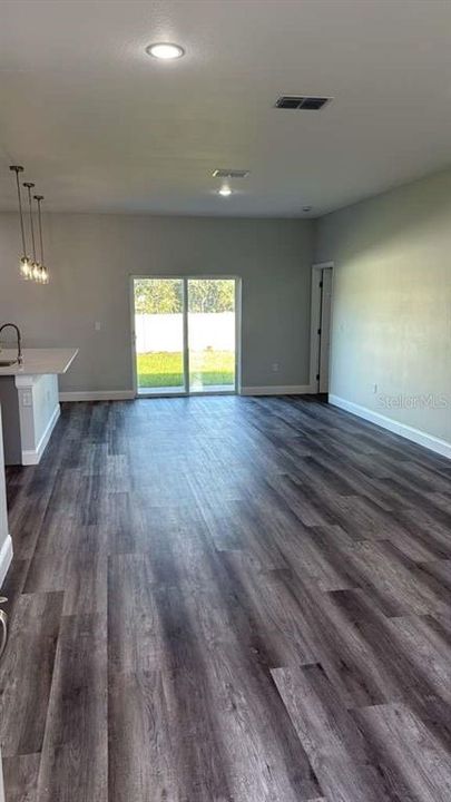 For Rent: $2,000 (4 beds, 2 baths, 1512 Square Feet)