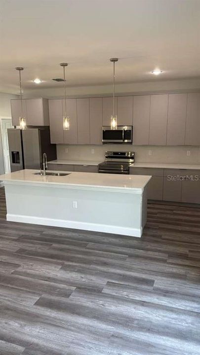 For Rent: $2,000 (4 beds, 2 baths, 1512 Square Feet)