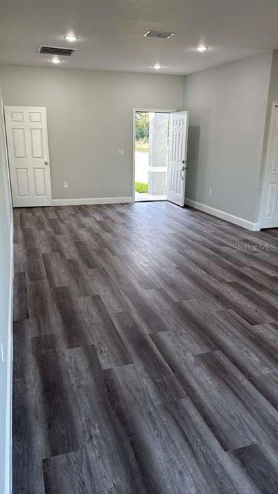 For Rent: $2,000 (4 beds, 2 baths, 1512 Square Feet)