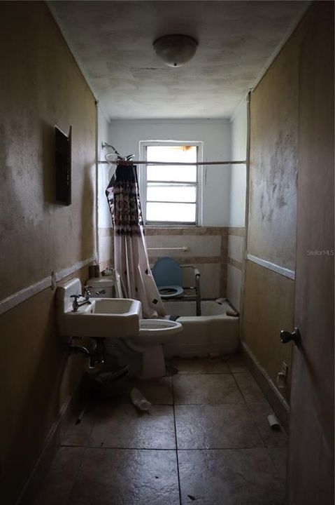 For Sale: $520,000 (7 beds, 0 baths, 1076 Square Feet)