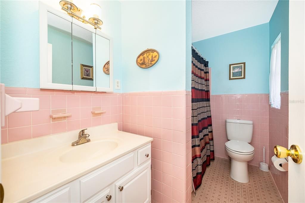 For Sale: $339,900 (4 beds, 2 baths, 1474 Square Feet)