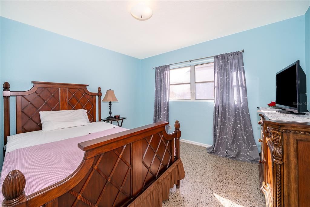 For Sale: $339,900 (4 beds, 2 baths, 1474 Square Feet)