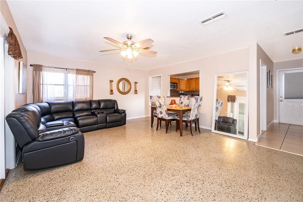 For Sale: $339,900 (4 beds, 2 baths, 1474 Square Feet)