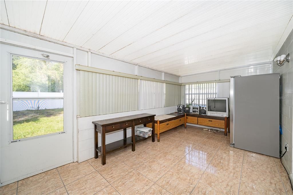 For Sale: $339,900 (4 beds, 2 baths, 1474 Square Feet)