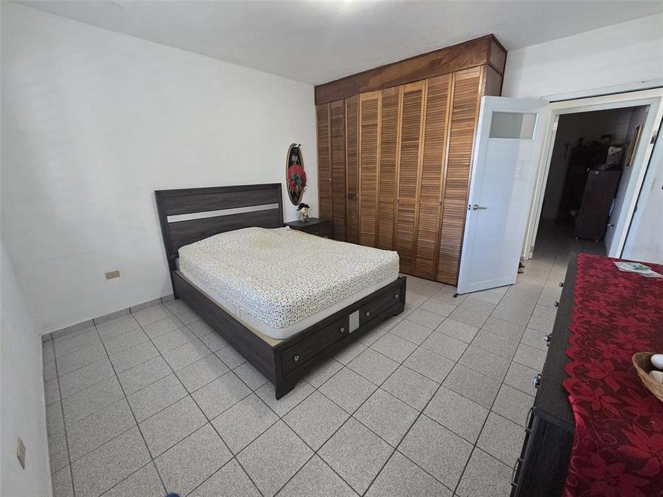 待售: $450,000 (4 贝兹, 5 浴室, 2675 平方英尺)