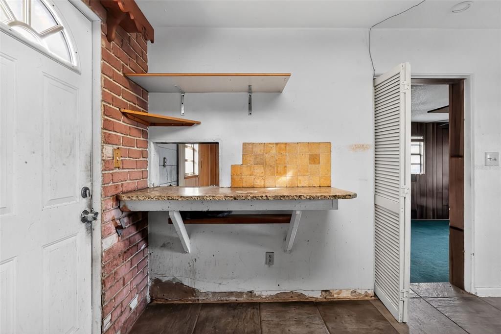 待售: $159,900 (3 贝兹, 1 浴室, 815 平方英尺)