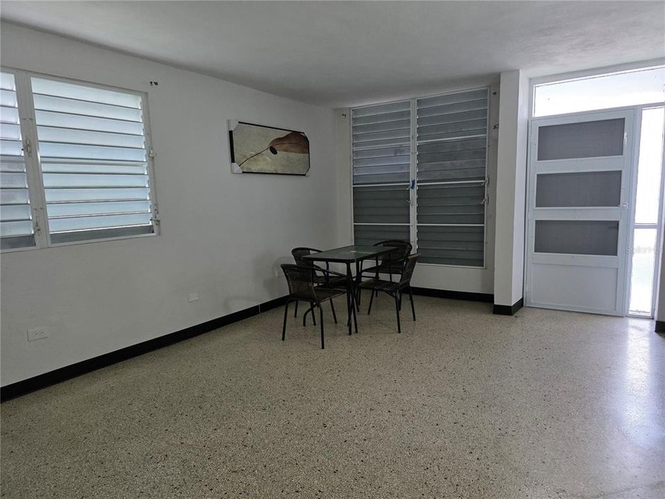 For Sale: $210,000 (3 beds, 2 baths, 900 Square Feet)