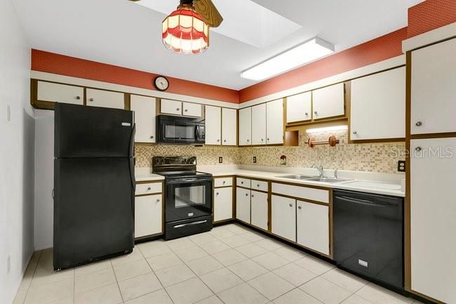 For Sale: $265,000 (3 beds, 2 baths, 1324 Square Feet)