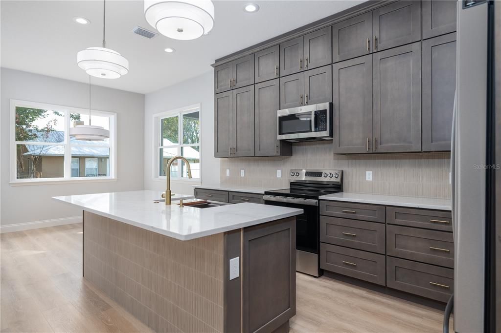 For Sale: $499,900 (3 beds, 2 baths, 2097 Square Feet)