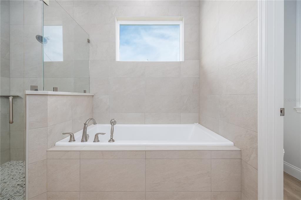 For Sale: $499,900 (3 beds, 2 baths, 2097 Square Feet)