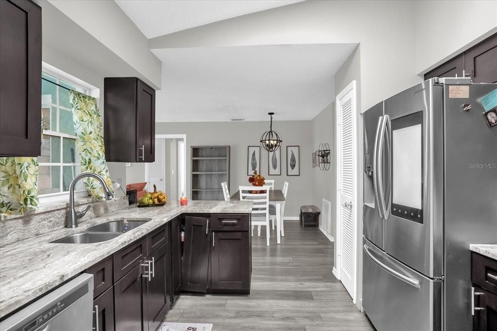 На продажу: $347,000 (3 спален, 2 ванн, 1741 Квадратных фут)