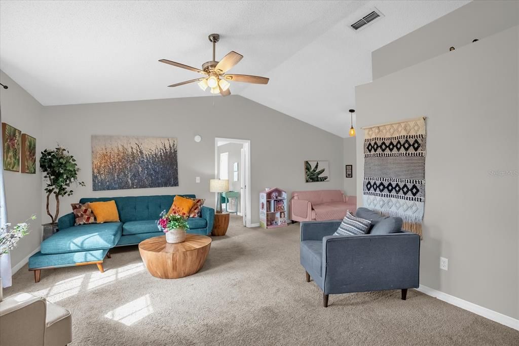 На продажу: $347,000 (3 спален, 2 ванн, 1741 Квадратных фут)