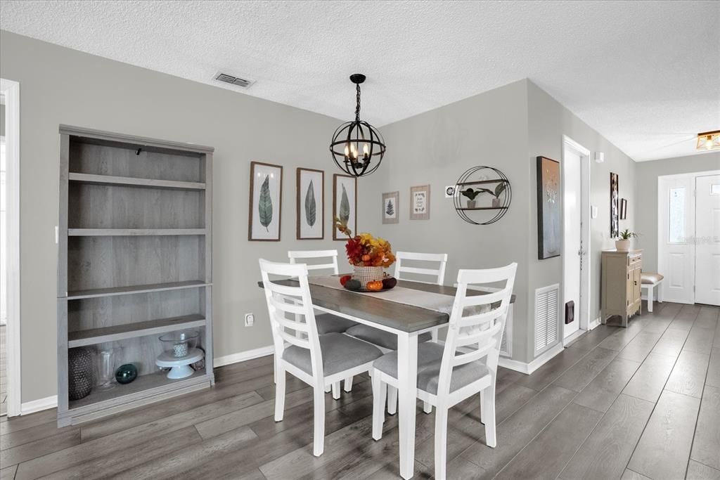 На продажу: $347,000 (3 спален, 2 ванн, 1741 Квадратных фут)