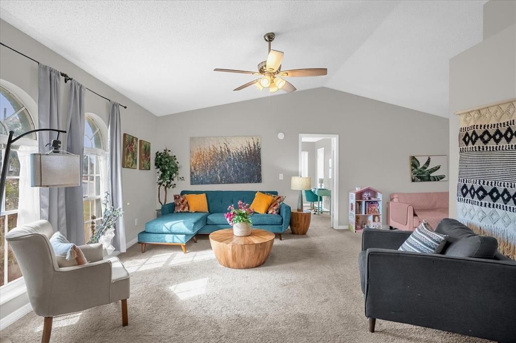 На продажу: $347,000 (3 спален, 2 ванн, 1741 Квадратных фут)