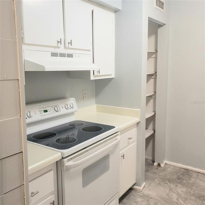 For Rent: $1,250 (1 beds, 1 baths, 685 Square Feet)