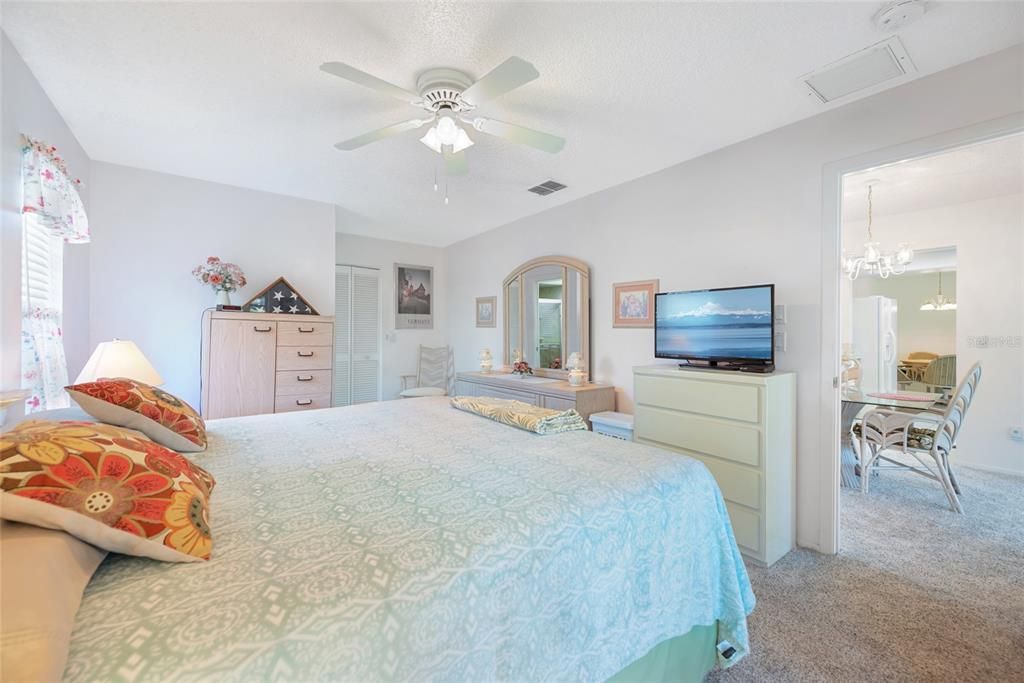 For Sale: $399,000 (2 beds, 2 baths, 1396 Square Feet)