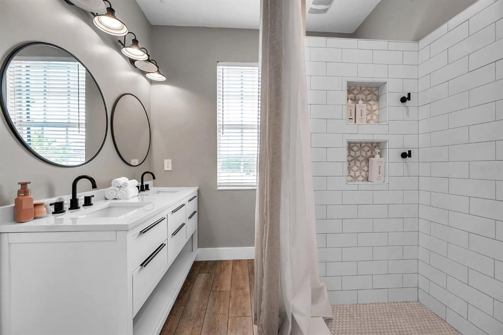 For Rent: $2,595 (3 beds, 2 baths, 1438 Square Feet)