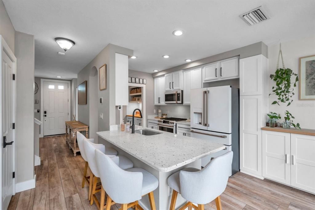 For Rent: $2,595 (3 beds, 2 baths, 1438 Square Feet)