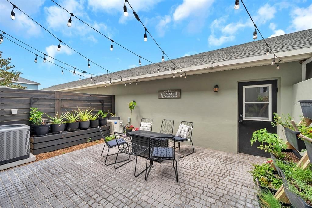 For Rent: $2,595 (3 beds, 2 baths, 1438 Square Feet)