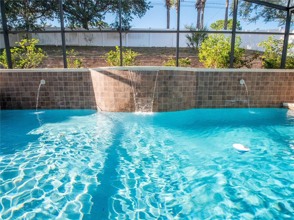 For Sale: $499,000 (5 beds, 2 baths, 3106 Square Feet)