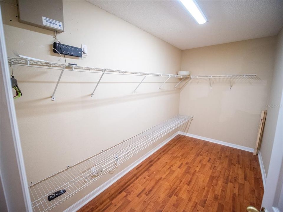 For Sale: $499,000 (5 beds, 2 baths, 3106 Square Feet)