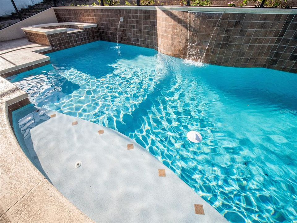 For Sale: $499,000 (5 beds, 2 baths, 3106 Square Feet)