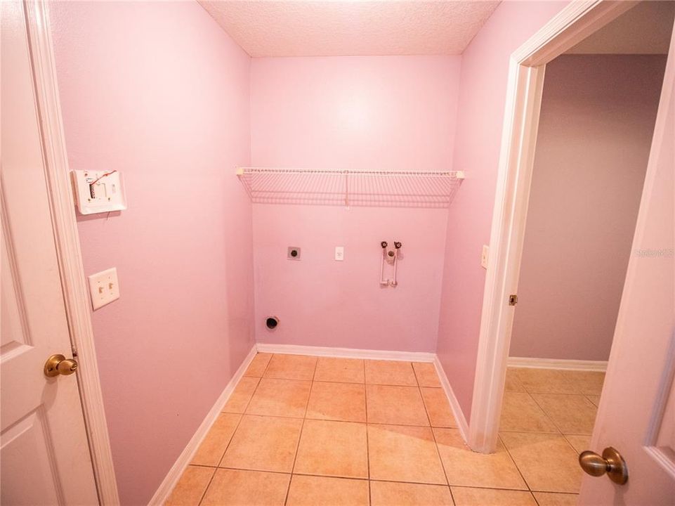 For Sale: $499,000 (5 beds, 2 baths, 3106 Square Feet)