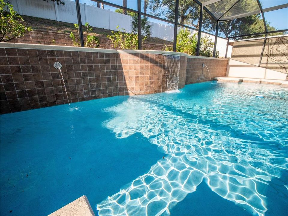 For Sale: $499,000 (5 beds, 2 baths, 3106 Square Feet)