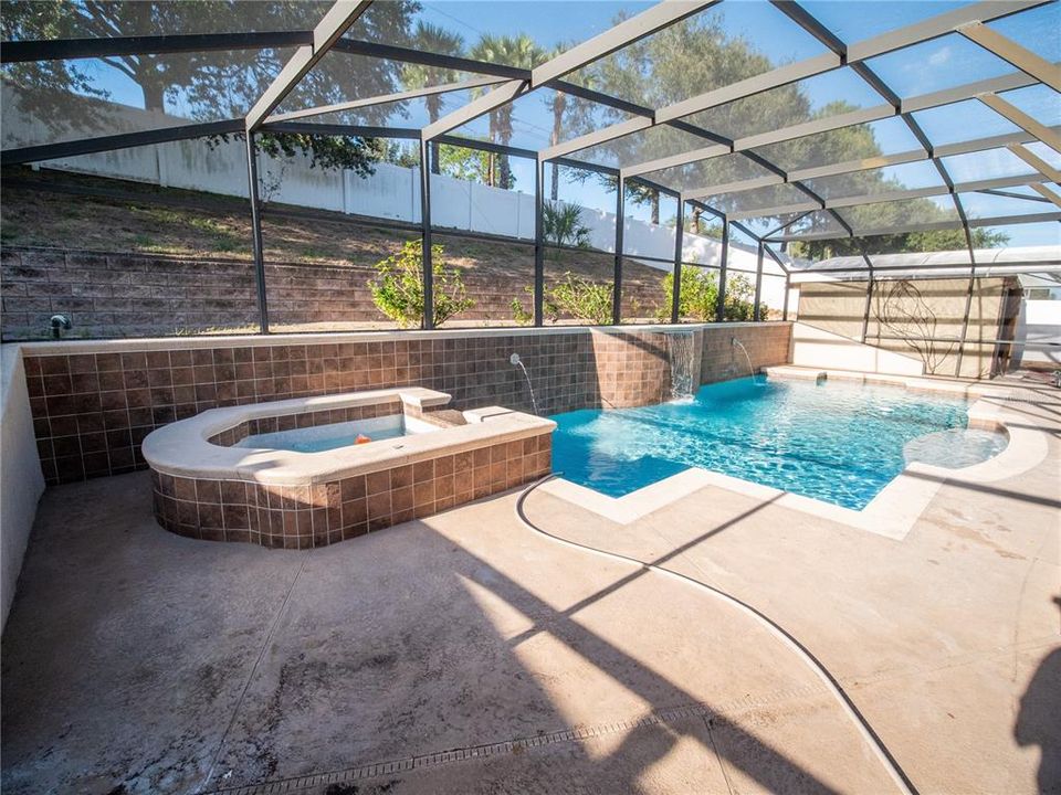 For Sale: $499,000 (5 beds, 2 baths, 3106 Square Feet)